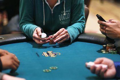 Чому грати в покер онлайн - це зручно та популярно