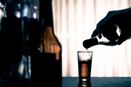 Кодування від алкоголізму в клініці Олега Василенко: який метод підходить саме вам?