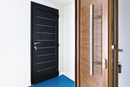 Міжкімнатні двері в маленьких квартирах: хитрощі візуального розширення простору